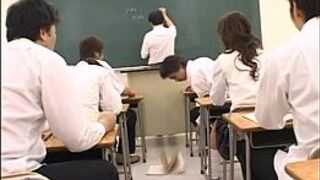 Japanese got her pussy played with dirty fingers - porn video