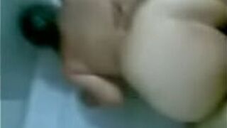 EATING YUMMY IN THE BATHROOM - porn video