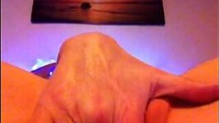 Making myself squirt - porn video