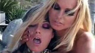 Outdoor Poolside pussy eating - porn video