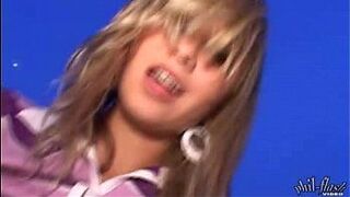 Horny babe plays outdoor - porn video