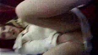 Gilfriend Gets Finger Jammed - porn video
